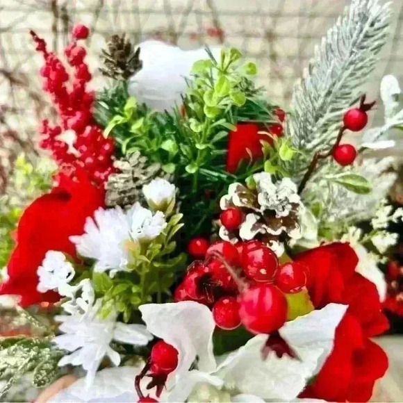 🎄NEW Holiday Arrangement - Beautiful Faux Floral Pitcher Centerpiece - Picture 10 of 17